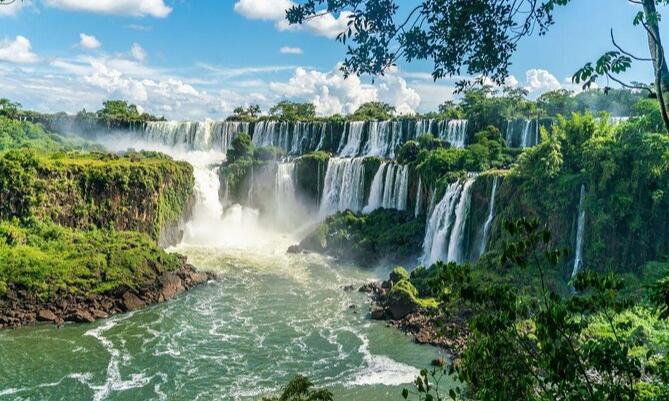 CATARATAS DEL IGUAZÚ CON LUNA LLENA Y SALTOS DEL MOCONÁ